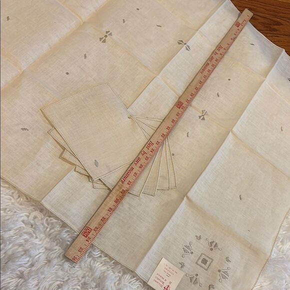 VINTAGE from Italy Cream Handcrafted Table Linens - Picture 5 of 6
